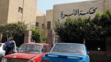 امرأة مصرية تطلب الطلاق من زوجها بسبب إدمانه التصوير ووسائل التواصل الاجتماعي.