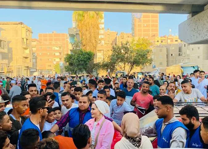 استرجاع أجواء احتفالات الثمانينات.. سيارات مزينة تقدم ألعاب الأطفال في المنيا (صور) استرجاع أجواء احتفالات الثمانينات.. سيارات مزينة تقدم ألعاب الأطفال في المنيا (صور)