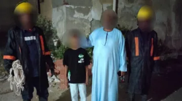إنقاذ طفل سقط في فتحة للصرف الصحي على ساحل البحر الأحمر