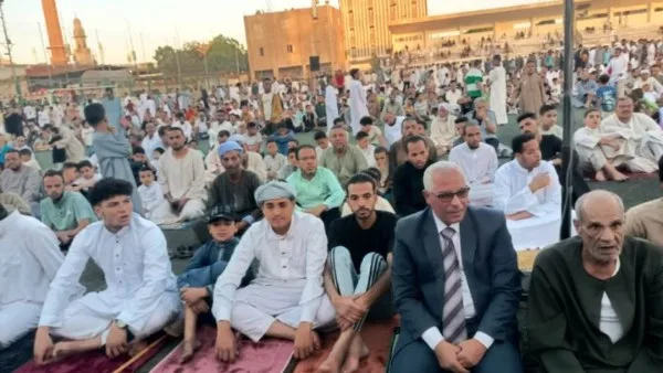 إضاءات مميزة بعد عيد الأضحى: مراكز الشباب والأندية الرياضية في أسوان تستقبل المواطنين كأماكن للصلاة. إضاءات مميزة بعد عيد الأضحى: مراكز الشباب والأندية الرياضية في أسوان تستقبل المواطنين كأماكن للصلاة.