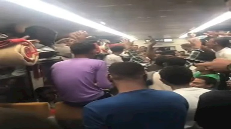فيديو مفرح: احتفالية العيد في قطار الصعيد فيديو مفرح: احتفالية العيد في قطار الصعيد