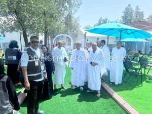 جولة لوزير السياحة والآثار لمخيمات حجاج السياحة المصريين بمشعر عرفات