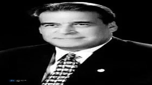 وزير التعليم العالي يقدّم كلمات معبّرة لتوديع رئيس جامعة المنيا السابق وزير التعليم العالي يقدّم كلمات معبّرة لتوديع رئيس جامعة المنيا السابق