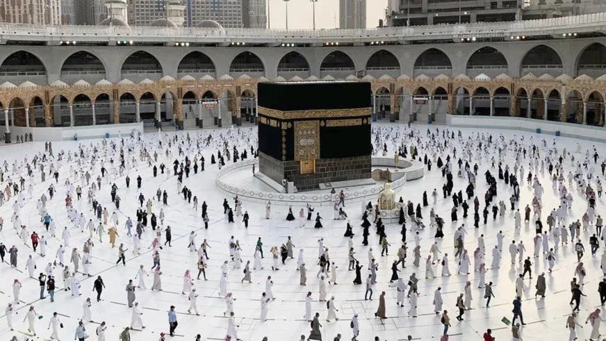 الحجاج يؤدون طواف الإفاضة في أجواء روحانية مع خدمات متكاملة.. فيديو الحجاج يؤدون طواف الإفاضة في أجواء روحانية مع خدمات متكاملة.. فيديو