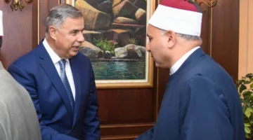 محافظ الإسكندرية يستقبل المهنئين بمناسبة عيد الأضحى في ديوان المحافظة
