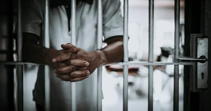 إلقاء القبض على سائق من شركة نقل ذكية بتهمة سرقة حقيبة لشخص أجنبي إلقاء القبض على سائق من شركة نقل ذكية بتهمة سرقة حقيبة لشخص أجنبي