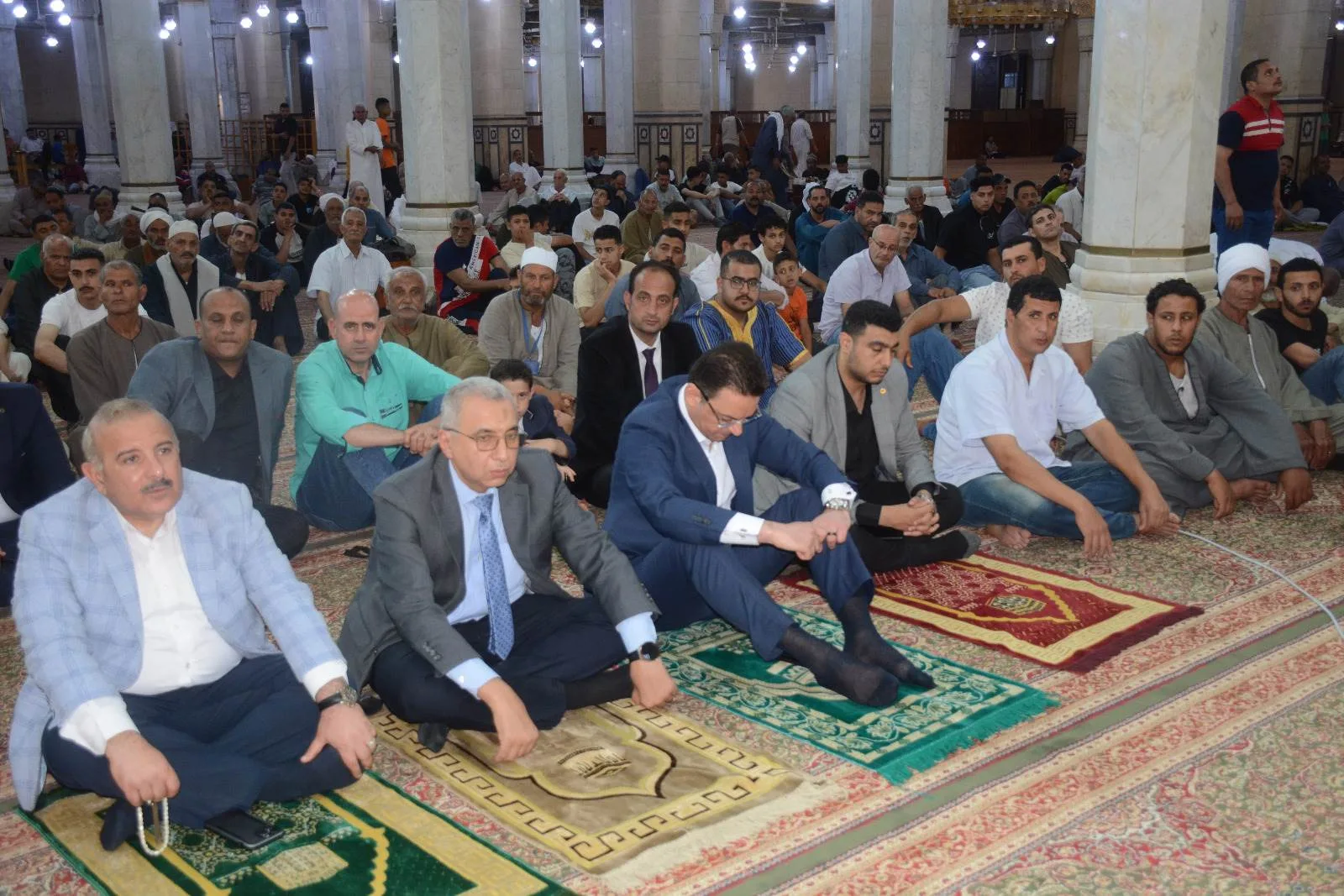 محافظ الغربية يشارك في صلاة الجمعة بمسجد السيد البدوي محافظ الغربية يشارك في صلاة الجمعة بمسجد السيد البدوي