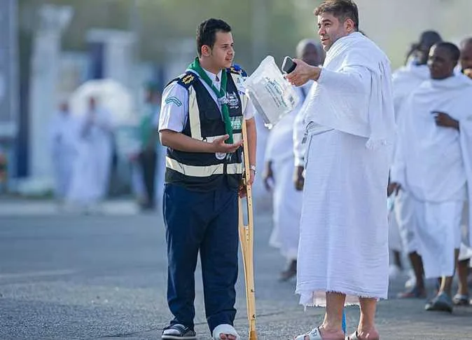 كشاف سعودي يحظى بإشادة كبيرة لاستمراره في خدمة الحجاج رغم إصابته كشاف سعودي يحظى بإشادة كبيرة لاستمراره في خدمة الحجاج رغم إصابته