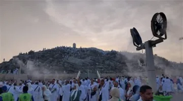 وزارة السياحة: تحقيق النجاح في نقل جميع حجاج السياحة إلى المزدلفة وبدء مناسك رمي الجمرات في منى.
