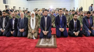 جدل واسع في سوريا حول سجادة الشرع أثناء أداء صلاة العيد