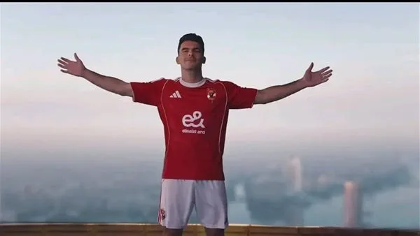 بعد انتقاله من الزمالك، الأهلي يعلن رسمياً التعاقد مع زيزو ويسجله في قائمة المونديال. بعد انتقاله من الزمالك، الأهلي يعلن رسمياً التعاقد مع زيزو ويسجله في قائمة المونديال.