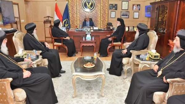 الأنبا باسيليوس يهنئ مدير أمن المنيا بمناسبة عيد الأضحى المبارك الأنبا باسيليوس يهنئ مدير أمن المنيا بمناسبة عيد الأضحى المبارك