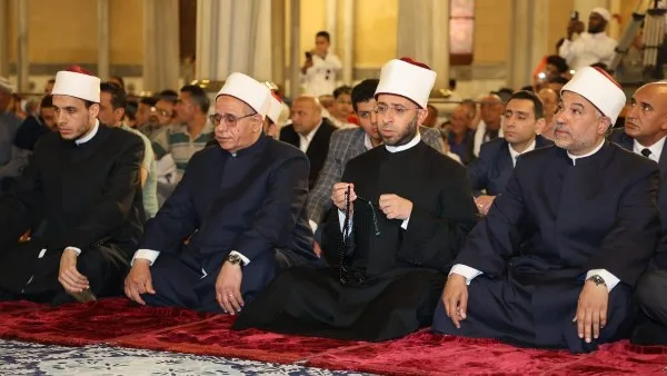 وزير الأوقاف يحضر خطبة وصلاة الجمعة في مسجد الإمام الحسين بالقاهرة وزير الأوقاف يحضر خطبة وصلاة الجمعة في مسجد الإمام الحسين بالقاهرة