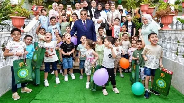 في أول أيام العيد.. محافظ الدقهلية يزور مركز المساعي لرعاية الأيتام في المنصورة. في أول أيام العيد.. محافظ الدقهلية يزور مركز المساعي لرعاية الأيتام في المنصورة.