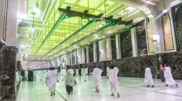 حجاج بيت الله الحرام يقومون بأداء السعي بين الصفا والمروة.. فيديو