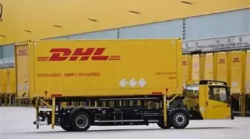 إصابة 12 فردًا في شركة DHL جراء طرد مريب.. فما تفاصيل الحادث؟
