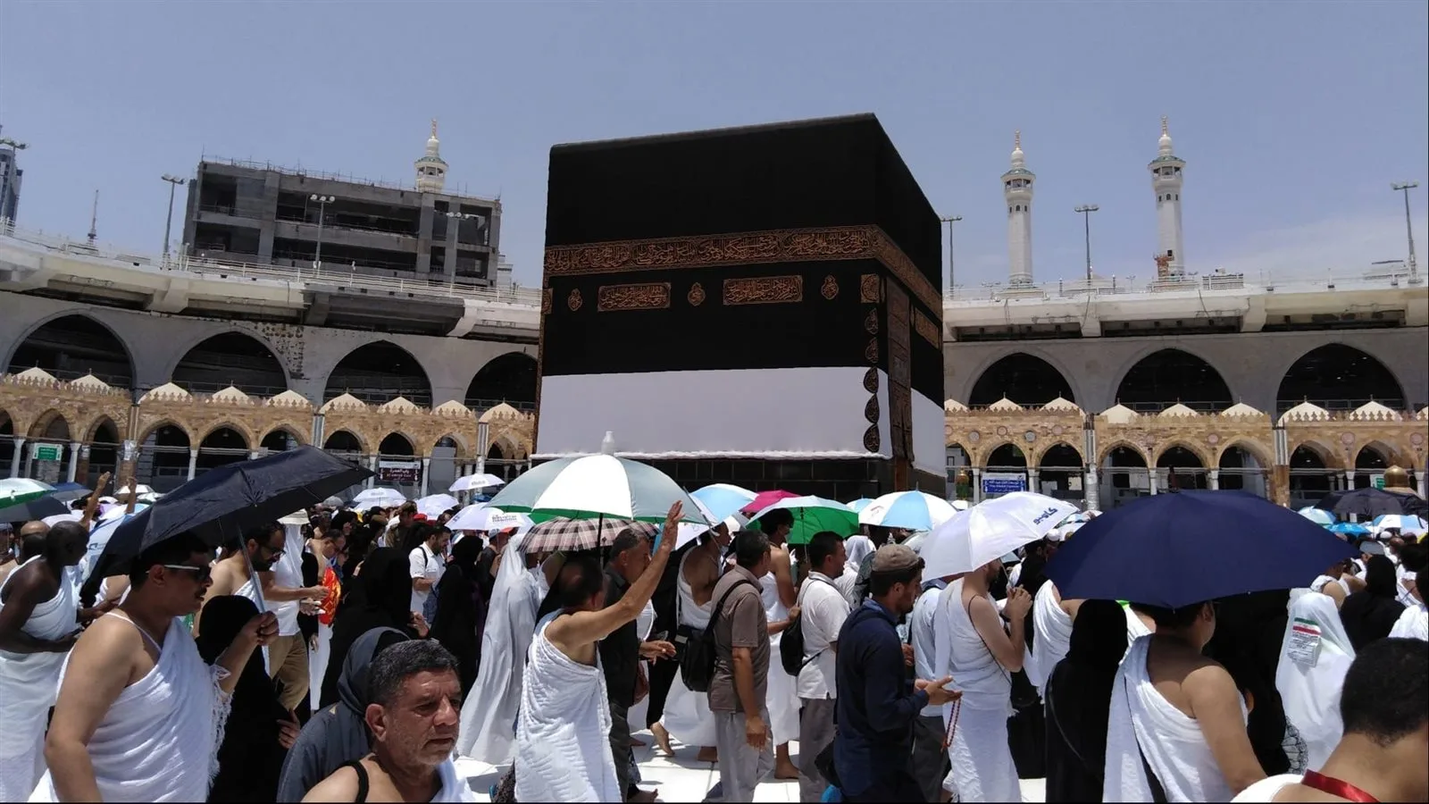 طواف الإفاضة: أنشطة الحجاج خلال أول أيام عيد الأضحى طواف الإفاضة: أنشطة الحجاج خلال أول أيام عيد الأضحى