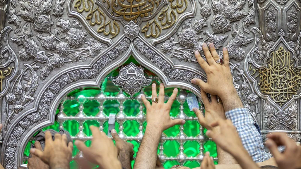 صور تبرز الأجواء داخل مقام الإمام الحسين في كربلاء صور تبرز الأجواء داخل مقام الإمام الحسين في كربلاء