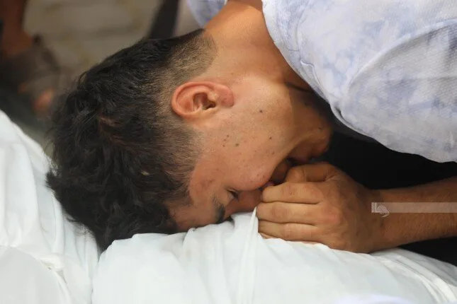 الجيش الإسرائيلي يواصل ارتكاب المجازر في غزة.. أكثر من 35 شهيدًا منذ صباح أول أيام عيد الأضحى الجيش الإسرائيلي يواصل ارتكاب المجازر في غزة.. أكثر من 35 شهيدًا منذ صباح أول أيام عيد الأضحى