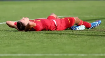 مرض نادر يضطر لاعب برشلونة السابق للاعتزال في سن الـ 23