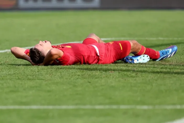 مرض نادر يضطر لاعب برشلونة السابق للاعتزال في سن الـ 23 مرض نادر يضطر لاعب برشلونة السابق للاعتزال في سن الـ 23