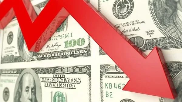 الدولار يواجه تحديات: تباطؤ الاقتصاد الأمريكي وتصاعد التوترات التجارية يعيدان هيكلة النظام المالي العالمي الدولار يواجه تحديات: تباطؤ الاقتصاد الأمريكي وتصاعد التوترات التجارية يعيدان هيكلة النظام المالي العالمي