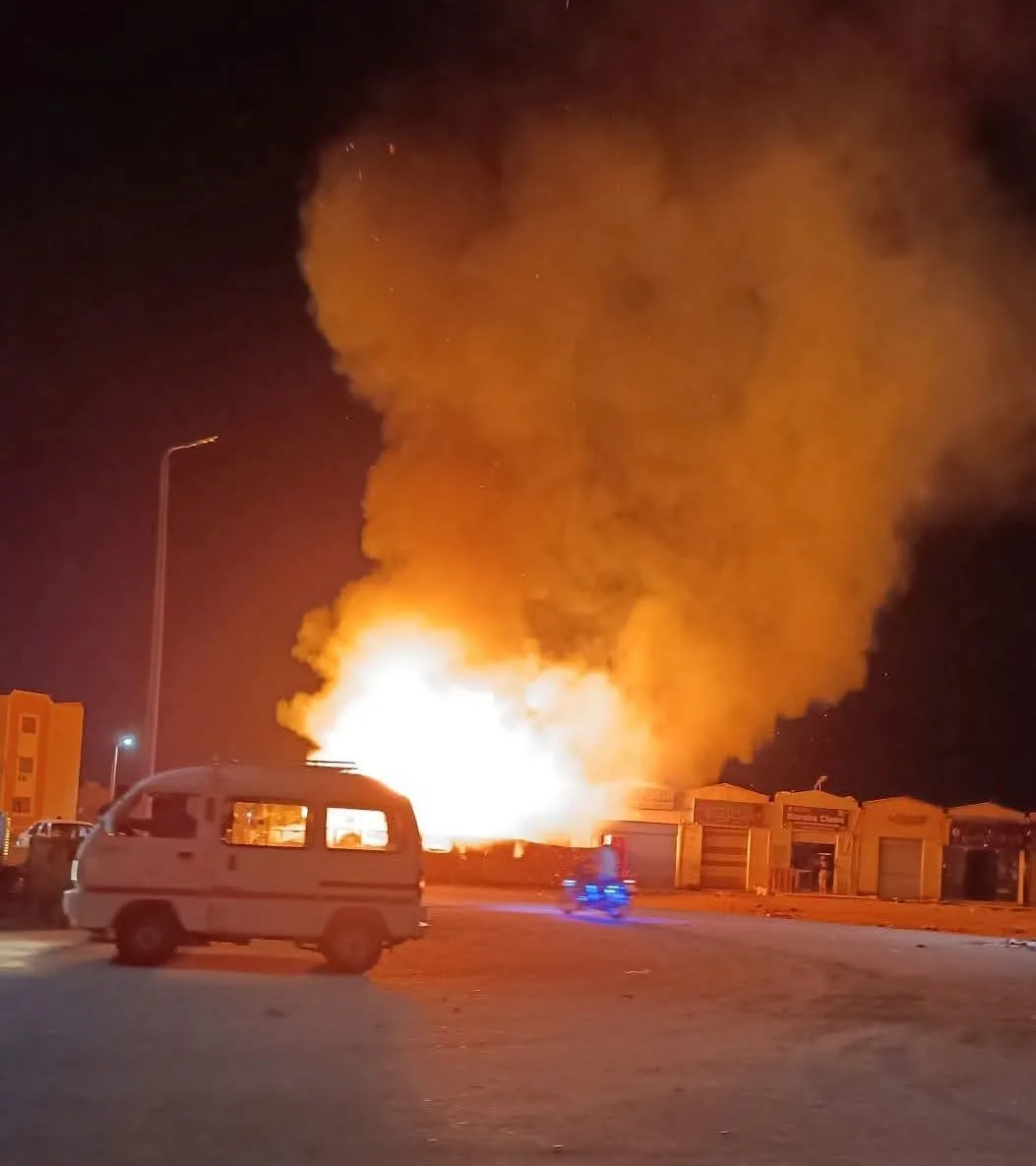 إخماد حريق اندلع في متجر بمدينة طور سيناء إخماد حريق اندلع في متجر بمدينة طور سيناء