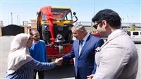 محافظ الإسكندرية يقدّم “توك توك” جديد لامرأة تضررت من العاصفة محافظ الإسكندرية يقدّم “توك توك” جديد لامرأة تضررت من العاصفة