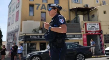 السلطات الفرنسية تقوم بتقييم نفسي للفلسطيني الذي اعتدى على حاخام باستخدام كرسي في مقهى