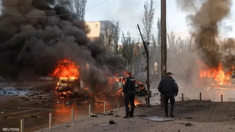 روسيا تطلق هجوماً صاروخياً وطائرات مسيرة عنيفاً على المدن الأوكرانية مع تقارير عن عشرات الضحايا والإصابات وأضرار كبيرة. روسيا تطلق هجوماً صاروخياً وطائرات مسيرة عنيفاً على المدن الأوكرانية مع تقارير عن عشرات الضحايا والإصابات وأضرار كبيرة.