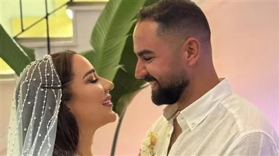 أحمد شامل عزمي: زوج أسما شريف منير وخبير في فنون الرقص المعاصر. أحمد شامل عزمي: زوج أسما شريف منير وخبير في فنون الرقص المعاصر.