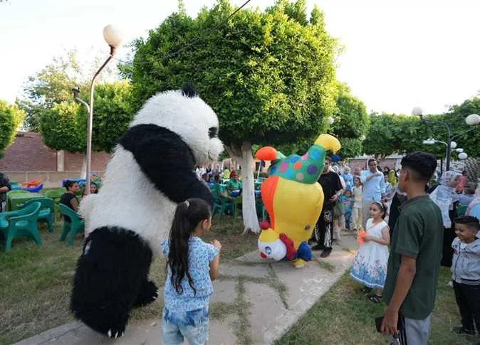 محافظ أسيوط يشارك الأهالي احتفالات عيد الأضحى في نادي الموظفين محافظ أسيوط يشارك الأهالي احتفالات عيد الأضحى في نادي الموظفين