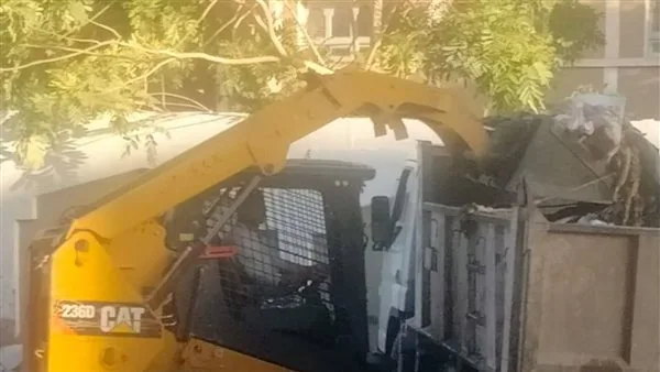 إزالة 350 طن من نفايات القمامة في الحدائق والمناطق السكنية بمحافظة أسوان إزالة 350 طن من نفايات القمامة في الحدائق والمناطق السكنية بمحافظة أسوان