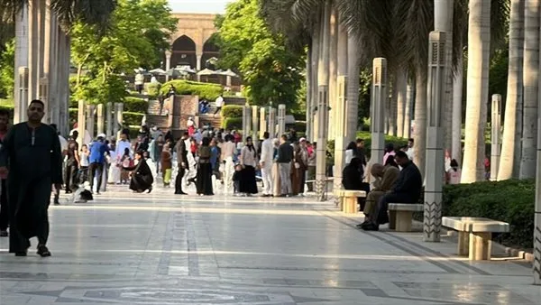حديقة الأزهر تستقبل أعدادًا كبيرة من الزوار في اليوم الثاني للعيد حديقة الأزهر تستقبل أعدادًا كبيرة من الزوار في اليوم الثاني للعيد