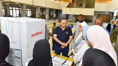 محافظ أسيوط يقدم جهاز عروس لفتاة يتيمة في إطار مبادرات الدعم المجتمعي للفئات المحتاجة. محافظ أسيوط يقدم جهاز عروس لفتاة يتيمة في إطار مبادرات الدعم المجتمعي للفئات المحتاجة.