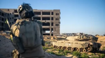 الجيش الإسرائيلي يتحدث عن استعادة جثة أسير تايلاندي خلال “عملية سرية” في مدينة رفح بجنوب قطاع غزة.