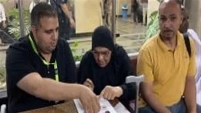 الداخلية تواصل تقديم خدمات ميسرة لكبار السن وذوي الإعاقة في مجال الجوازات الداخلية تواصل تقديم خدمات ميسرة لكبار السن وذوي الإعاقة في مجال الجوازات