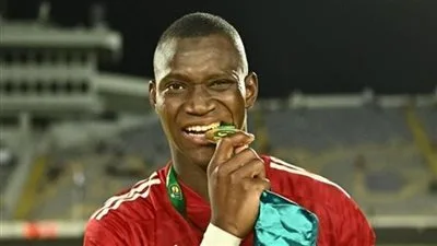 أليو ديانج يشارك في تدريبات الأهلي الجماعية اليوم تحضيراً لمنافسات كأس العالم للأندية. أليو ديانج يشارك في تدريبات الأهلي الجماعية اليوم تحضيراً لمنافسات كأس العالم للأندية.