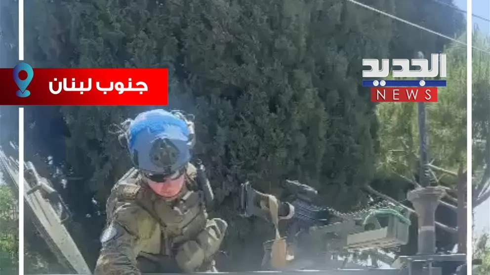 علم حزب الله على آلية تابعة لليونيفيل! (فيديو)