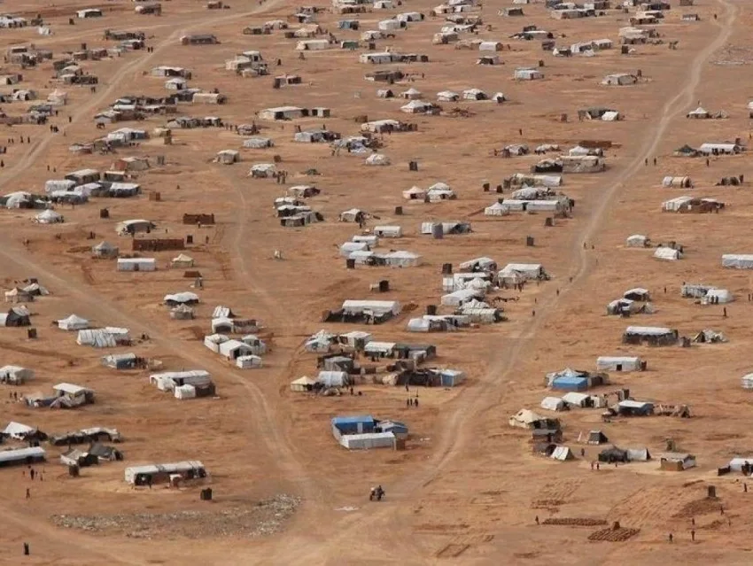 عودة سكان مخيم الركبان إلى مناطقهم في وسط سوريا عودة سكان مخيم الركبان إلى مناطقهم في وسط سوريا