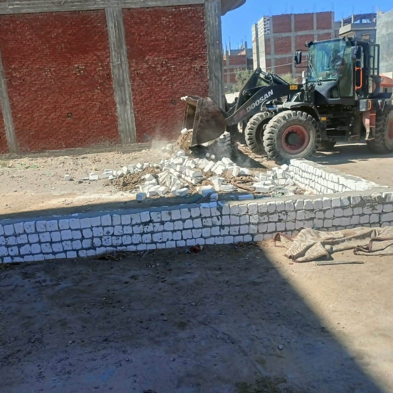 محافظ الإسكندرية يوجه باستمرار إزالة التعديات على أراضي أملاك الدولة ضمن الموجه ال26