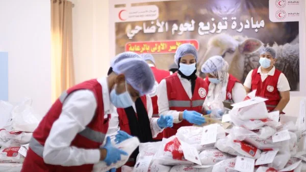 20 ألف عائلة.. الهلال الأحمر يوزع أضاحي العيد على المستحقين أولاً. 20 ألف عائلة.. الهلال الأحمر يوزع أضاحي العيد على المستحقين أولاً.