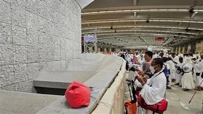حجاج الجمعيات الأهلية يقومون برمي الجمرات في بداية أيام التشريق بتنظيم متميز. حجاج الجمعيات الأهلية يقومون برمي الجمرات في بداية أيام التشريق بتنظيم متميز.