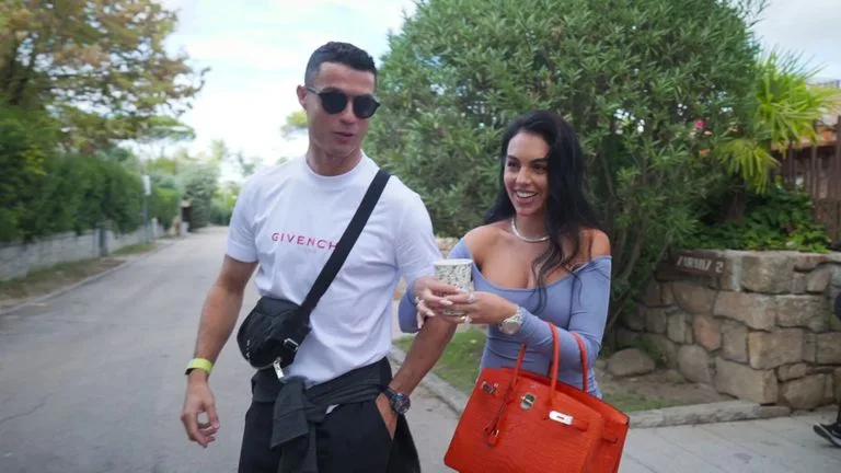 إيقاف عرض مسلسل جورجينا على «نتفليكس» بعد تحقيقه 22 مليون جنيه إسترليني إيقاف عرض مسلسل جورجينا على «نتفليكس» بعد تحقيقه 22 مليون جنيه إسترليني