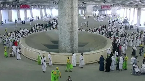 بث حي.. الحجاج يستمرون في رمي الجمرات خلال أول أيام التشريق بث حي.. الحجاج يستمرون في رمي الجمرات خلال أول أيام التشريق