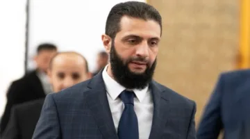 السلطات السورية تطالب فصائل المقاومة الفلسطينية بتسليم أسلحتها وتعرض عليهم مهام “اجتماعية” فقط.. قادة الفصائل يغادرون دمشق بعد تعرضهم لضغوط وملاحقات.. ما الذي يحدث في سوريا؟