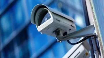 تحليل تسجيلات كاميرات المراقبة في منطقة موقع إنشاء ببدر بعد وقوع عملية سرقة