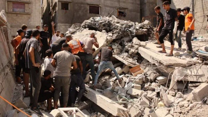 استشهاد 15 فلسطينياً وجرح 50 آخرين نتيجة قصف الاحتلال لمنزل في حي الصبرة بغزة