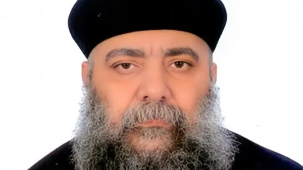 وفاة قس في إيبارشية طما.. والبابا تواضروس يعزّي الأسرة وفاة قس في إيبارشية طما.. والبابا تواضروس يعزّي الأسرة