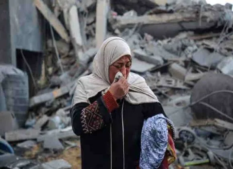 حماس: مقتل 100 فلسطيني في غزة بعد عيد الأضحى يبرز نية إسرائيل في الإبادة، وتدعو المجتمع الدولي والدول العربية والإسلامية إلى التحرك الفوري لوقف ذلك. حماس: مقتل 100 فلسطيني في غزة بعد عيد الأضحى يبرز نية إسرائيل في الإبادة، وتدعو المجتمع الدولي والدول العربية والإسلامية إلى التحرك الفوري لوقف ذلك.